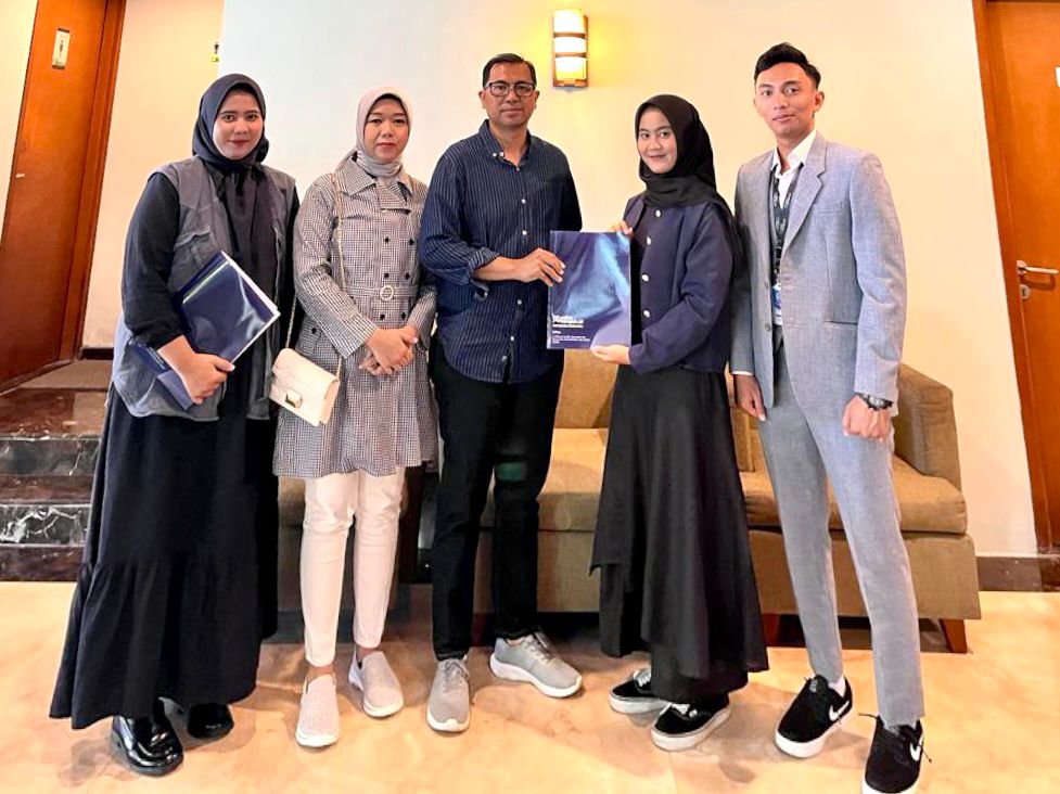 foto testimoni bersama pak Atet