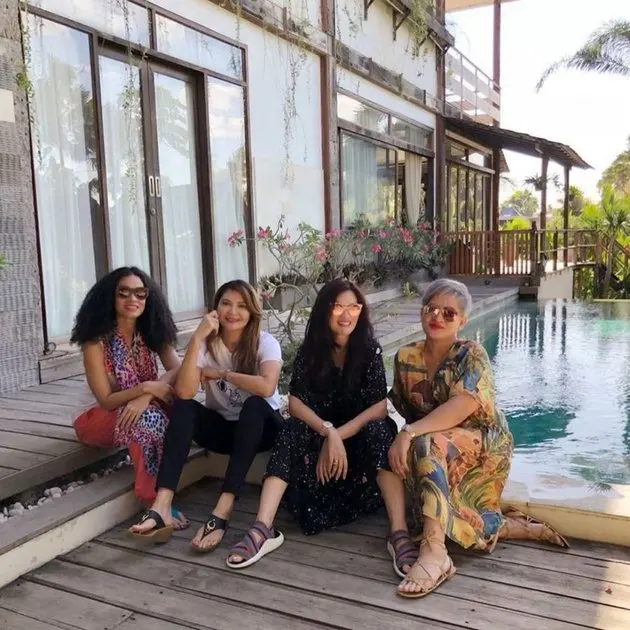 kolam renang di rumah ala Tamara Bleszynski