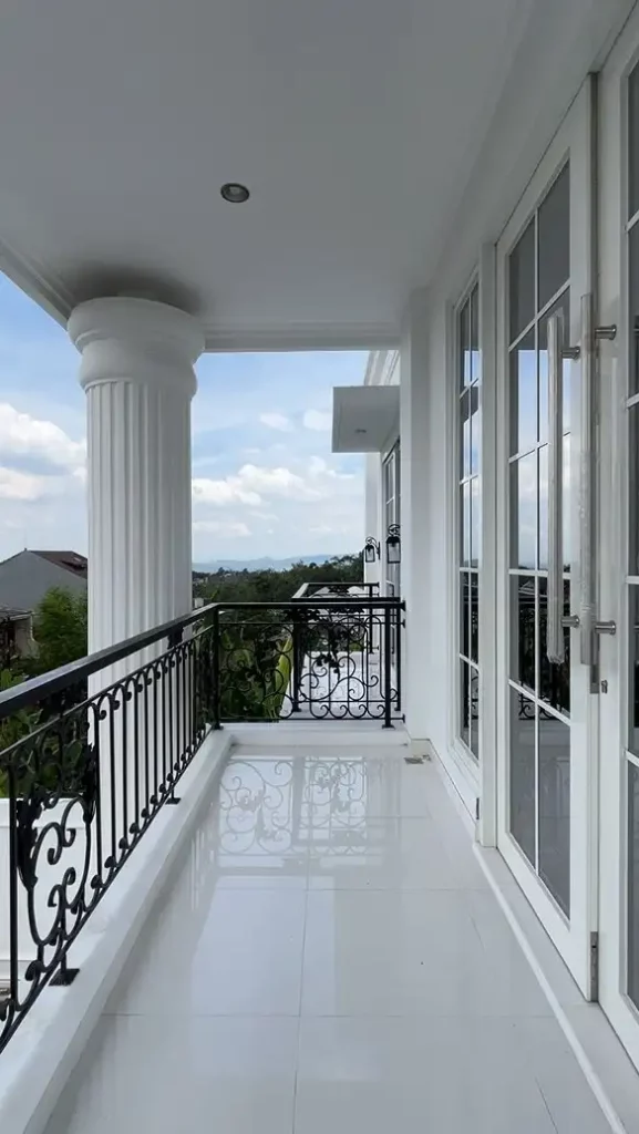 serah terima rumah pak atet di balkon