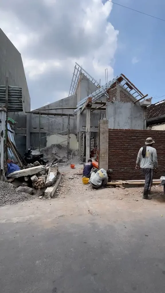 20 setelah dibongkar sebagian serta dipasang bata dan rangka