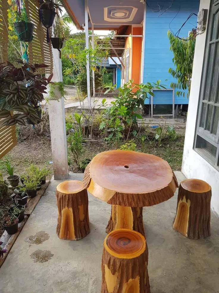 Taman depan rumah dengan bangku pohon ala Pinterest