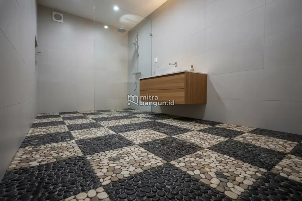 keramik batu alam di kamar mandi