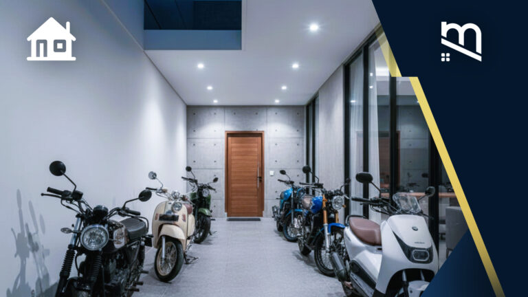 parkiran motor di rumah