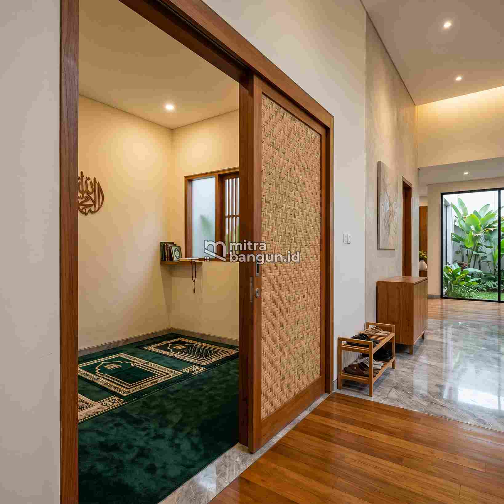 pintu nuansa bambu untuk mushola